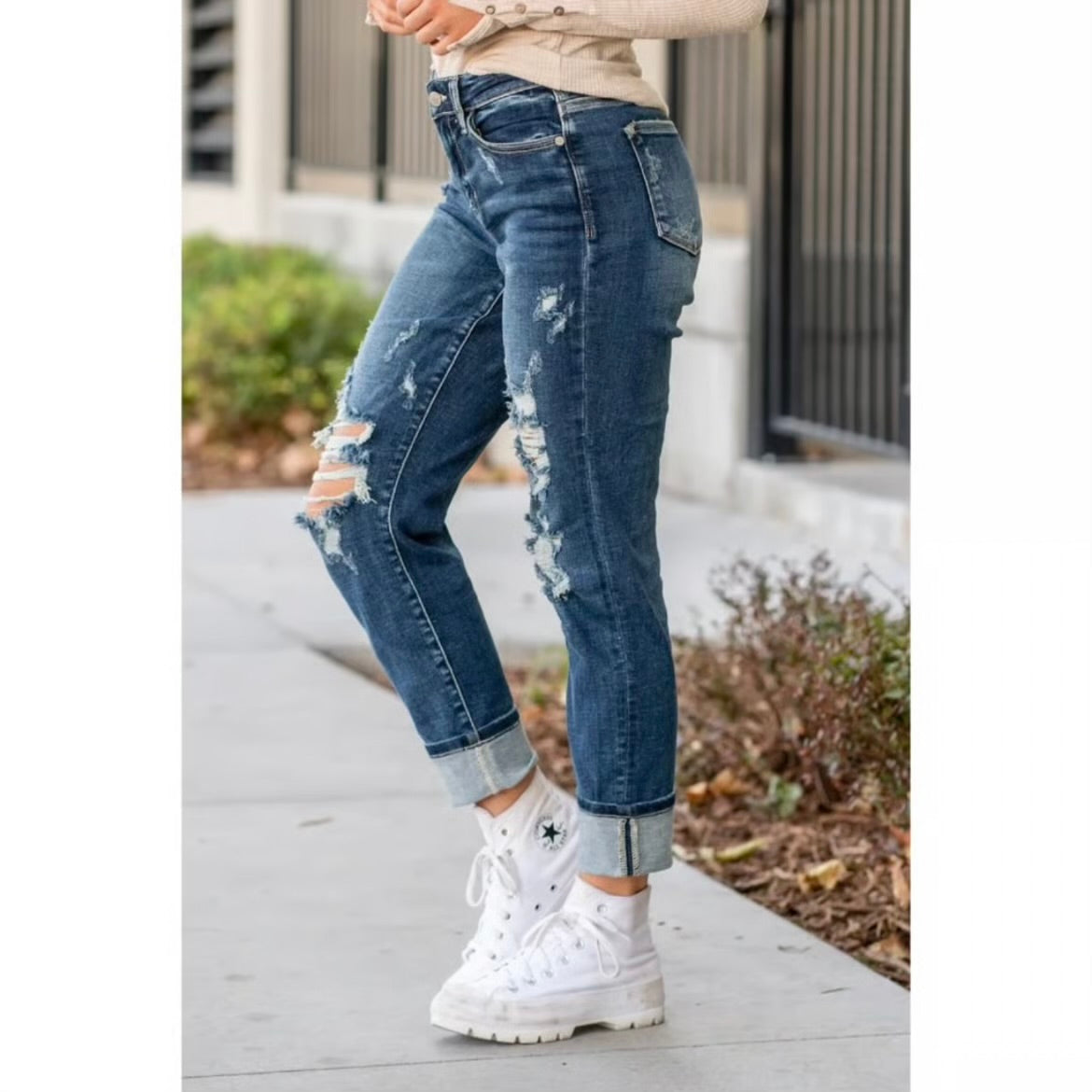 Judy Blue Mid Rise Distressed Boyfriend Jeans