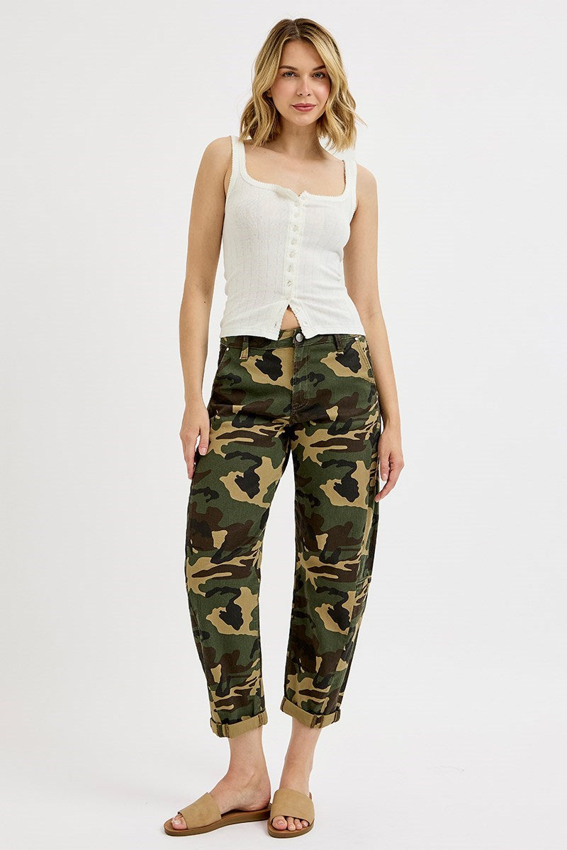 HIGH RISE ANKLE BARREL DOUBLE ROLL CAMO PANTS