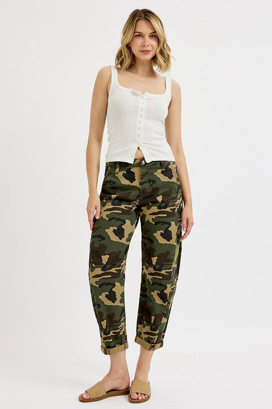 HIGH RISE ANKLE BARREL DOUBLE ROLL CAMO PANTS